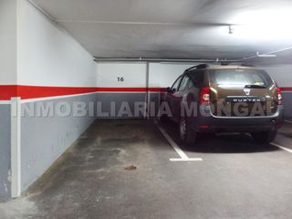 Lloguer Aparcament de moto a Carrer de la llibertat 40. Plaza de parking en alquiler para coche pequeño