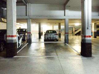 Parking voiture à N/a. Amplia plaza de parking en venta para coche grande y moto