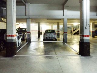 Rent Car parking in Carrer d'eusebi güell 55. Amplia plaza de parking en alquiler para coche grande y moto