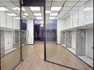 Lloguer Local Comercial a Carrer de raurich 4. Perfecto local comercial en dos plantas, zona muy comercial, apt