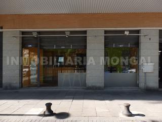 Local commercial à N/a. En venta local totalmente montado como peluquería-estética de al