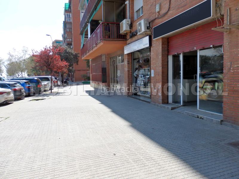 Foto 98669929-9ec9-4532-92f4-d015ac01f72e. Local comercial ocasión local comercial con alta afluencia de peatones y de vehículos en Cornellà de Llobregat