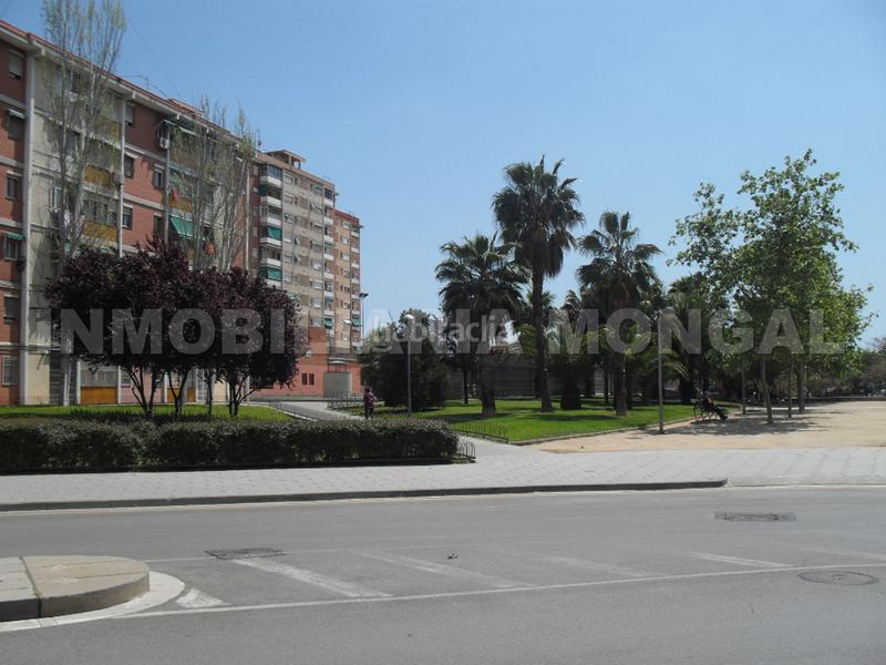 Foto c9531566-ec31-493c-9be5-407789941e14. Local comercial ocasión local comercial con alta afluencia de peatones y de vehículos en Cornellà de Llobregat