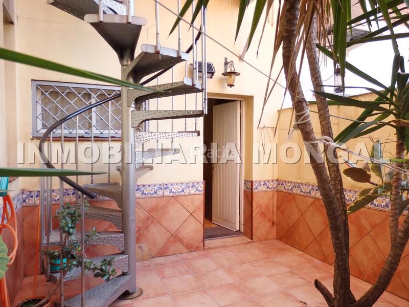 Foto 30ba13a4-d0b2-48a8-b74e-5e89fdbad9d5. Casa adossada amb calefacció aparcament a Marianao Sant Boi de Llobregat