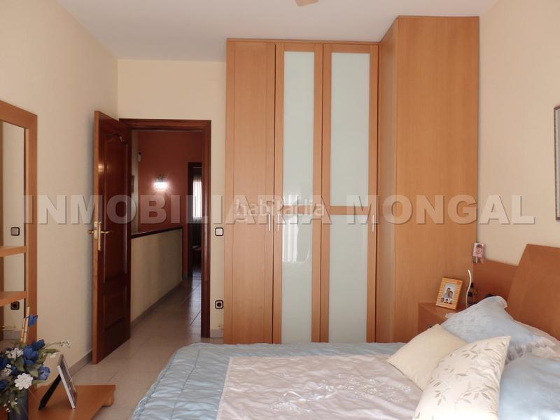 Foto 3ab7f853-a160-4e24-afae-5733712f9216. Casa adossada amb calefacció aparcament a Marianao Sant Boi de Llobregat