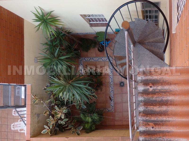 Foto d9799a3b-35ed-44a0-9897-82b899cc3b7d. Casa adossada amb calefacció aparcament a Marianao Sant Boi de Llobregat
