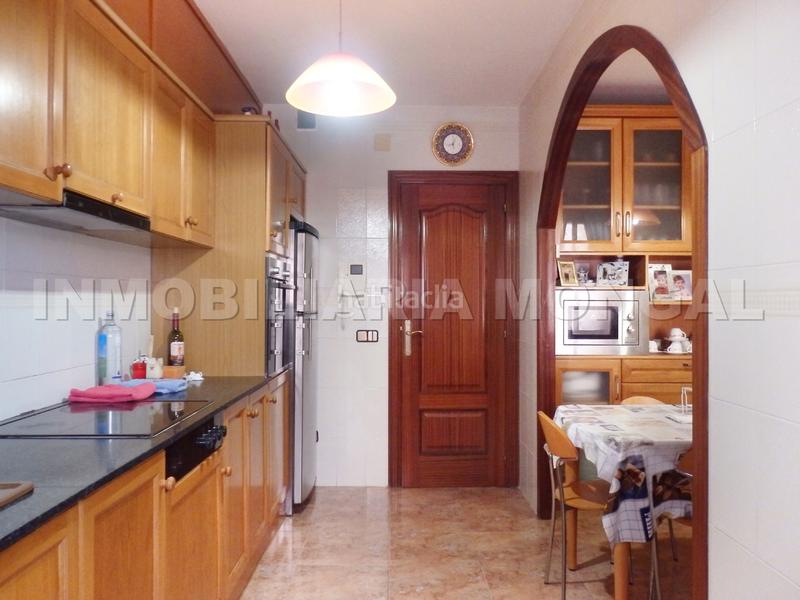 Foto e15c2f30-dfcd-4c2d-93dc-db545862ced0. Casa adossada amb calefacció aparcament a Marianao Sant Boi de Llobregat