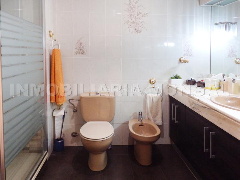 Foto faef5c2a-4b7c-418d-a329-34ce998b3104. Casa adossada amb calefacció aparcament a Marianao Sant Boi de Llobregat