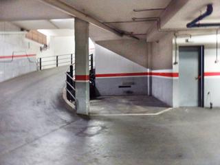 Aparcament cotxe a Carrer de jordi rubió i balaguer 21. Amplia plaza de parking en venta, para coche y moto, fácil acces