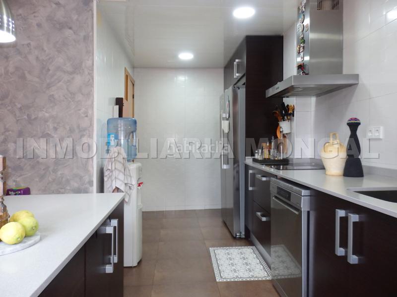 Foto 3d691e19-b184-496b-8f6c-4adbd7c37e1d. Maison jumelée avec chauffage piscine dans Marianao Sant Boi de Llobregat