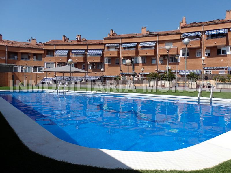 Foto 453733c2-7e1d-47f6-97fc-0764ddf215f9. Maison jumelée avec chauffage piscine dans Marianao Sant Boi de Llobregat