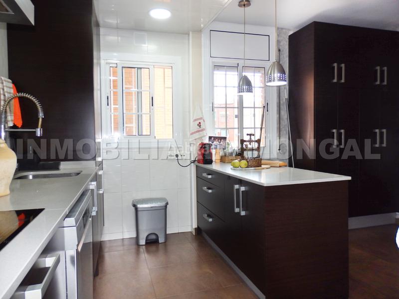 Foto 5ffa12cf-16ac-4374-af17-0287a15be879. Maison jumelée avec chauffage piscine dans Marianao Sant Boi de Llobregat