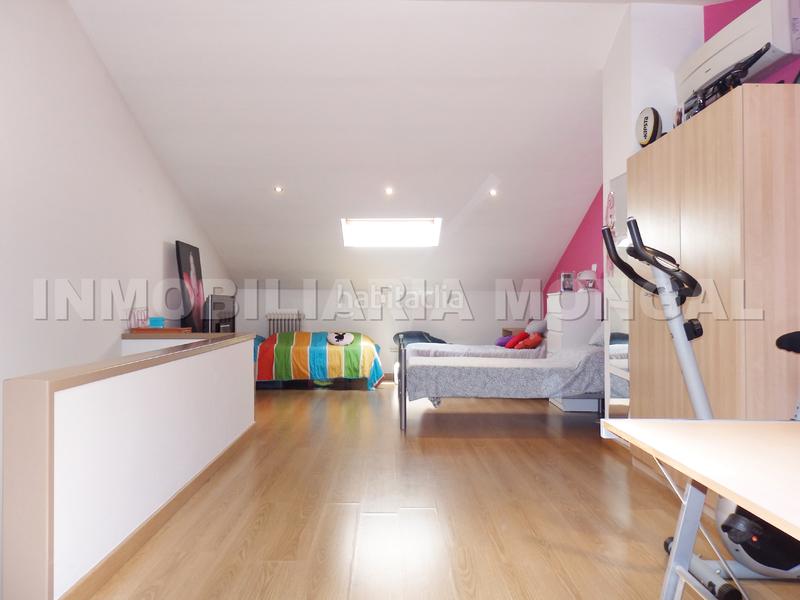 Foto 689fe13c-67b6-40e5-b055-047b487e2a38. Maison jumelée avec chauffage piscine dans Marianao Sant Boi de Llobregat