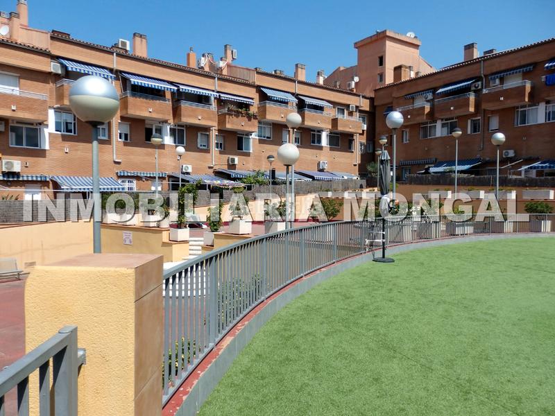 Foto 8e014c32-5cef-4a6a-8c36-9c8cb3bc4e6c. Maison jumelée avec chauffage piscine dans Marianao Sant Boi de Llobregat