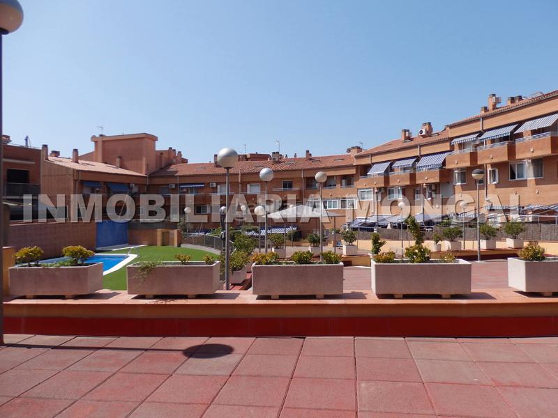 Foto 8e36dbcb-9243-461a-a092-f098923c36a2. Maison jumelée avec chauffage piscine dans Marianao Sant Boi de Llobregat