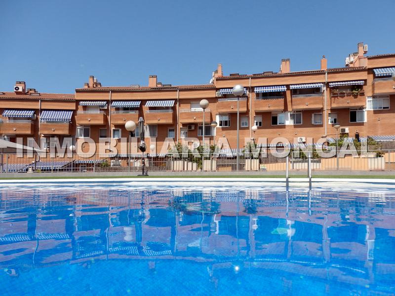 Foto 935413c1-9d53-4166-98c4-fc9ab5f87bf4. Maison jumelée avec chauffage piscine dans Marianao Sant Boi de Llobregat