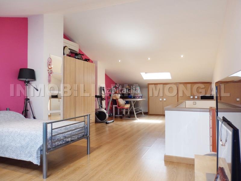 Foto a3fc52de-d27b-4a9f-adce-5dd3a4d8eea0. Maison jumelée avec chauffage piscine dans Marianao Sant Boi de Llobregat