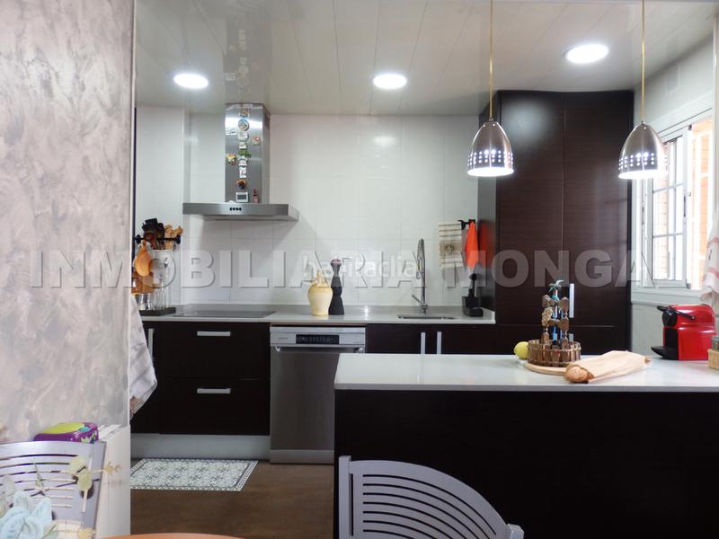 Foto a60adf75-e0a6-4c5d-815b-952aa7a62755. Maison jumelée avec chauffage piscine dans Marianao Sant Boi de Llobregat