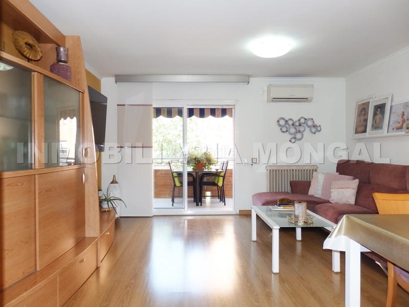 Foto bd11bfcb-8a93-4fb9-b3fd-b9a5cc5418cc. Maison jumelée avec chauffage piscine dans Marianao Sant Boi de Llobregat