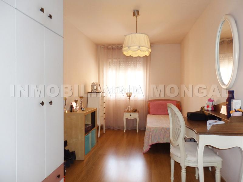 Foto c42f37dc-ad99-47b5-87c3-1249a60f8ad2. Maison jumelée avec chauffage piscine dans Marianao Sant Boi de Llobregat