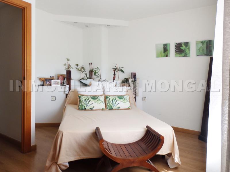 Foto f8d37b06-6d16-4400-8460-cc8b51db5e4a. Maison jumelée avec chauffage piscine dans Marianao Sant Boi de Llobregat