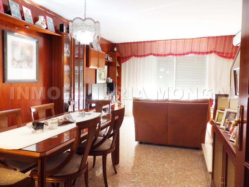 Foto 12b947a1-5c58-4ef7-bf58-f6bb64479542. Casa adossada amb calefacció aparcament a Marianao Sant Boi de Llobregat
