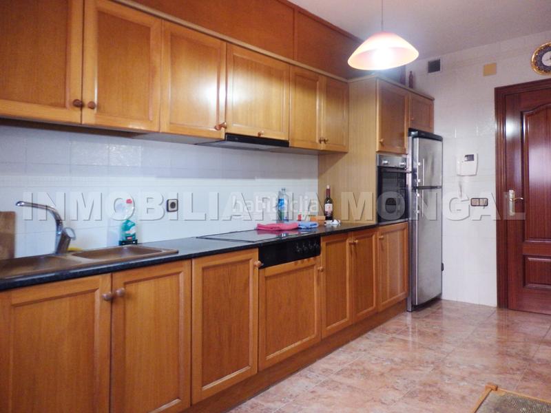 Foto 1483d8e6-59ea-43e2-a4bb-225df7e73223. Casa adossada amb calefacció aparcament a Marianao Sant Boi de Llobregat