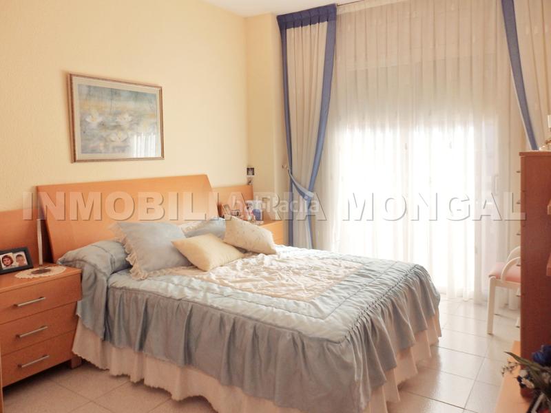 Foto 160bc245-ba7d-4e05-91f6-9fbf01e48c41. Casa adossada amb calefacció aparcament a Marianao Sant Boi de Llobregat