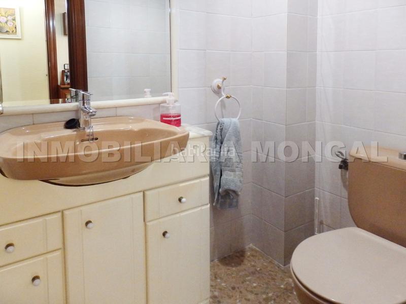 Foto 4c719c33-6d59-46b0-a1e0-5fd17bd56b61. Casa adossada amb calefacció aparcament a Marianao Sant Boi de Llobregat
