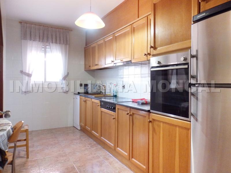 Foto bbd8d507-1444-4627-9c78-634f4838a153. Casa adossada amb calefacció aparcament a Marianao Sant Boi de Llobregat