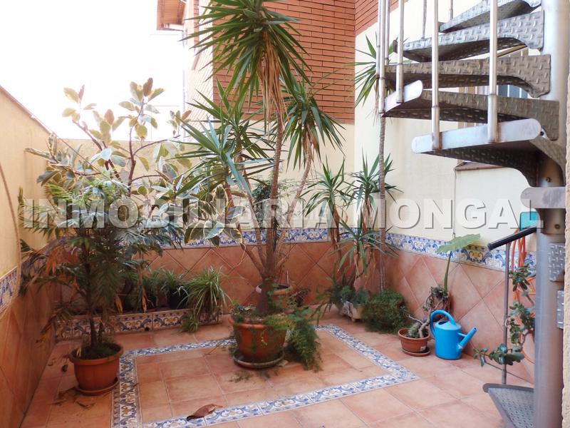 Foto ce7c1b30-2e30-4d16-923e-00594de8798d. Casa adossada amb calefacció aparcament a Marianao Sant Boi de Llobregat