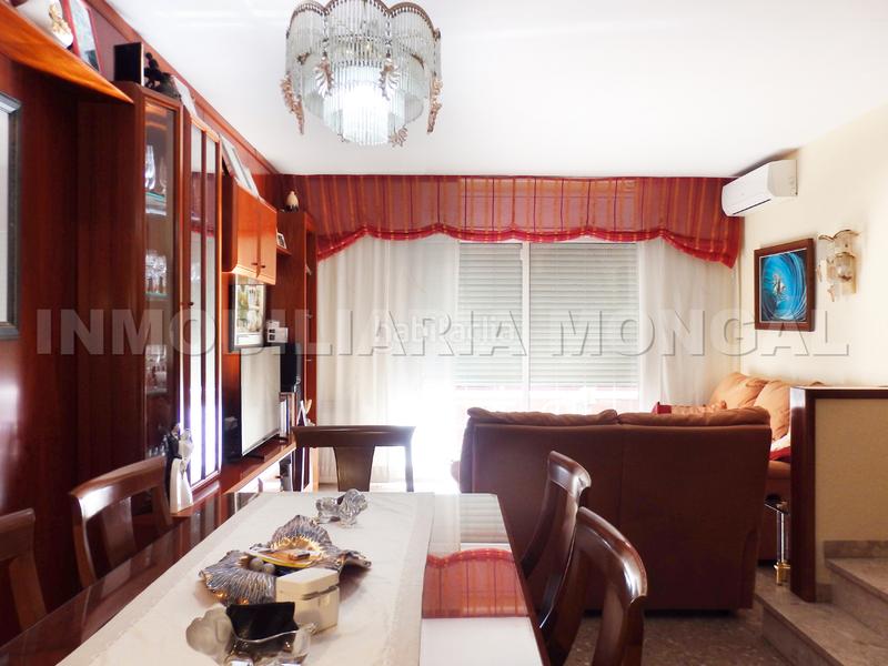 Foto e4cbbfff-9212-442a-9544-47b8594055ce. Casa adossada amb calefacció aparcament a Marianao Sant Boi de Llobregat