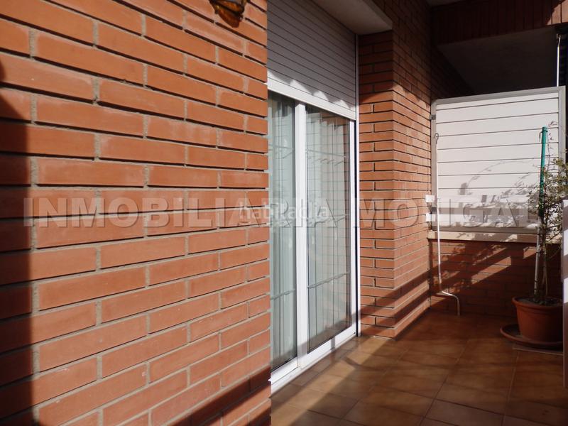 Foto e5d8c20c-73f3-48f1-b65d-bf001a50a35a. Casa adossada amb calefacció aparcament a Marianao Sant Boi de Llobregat