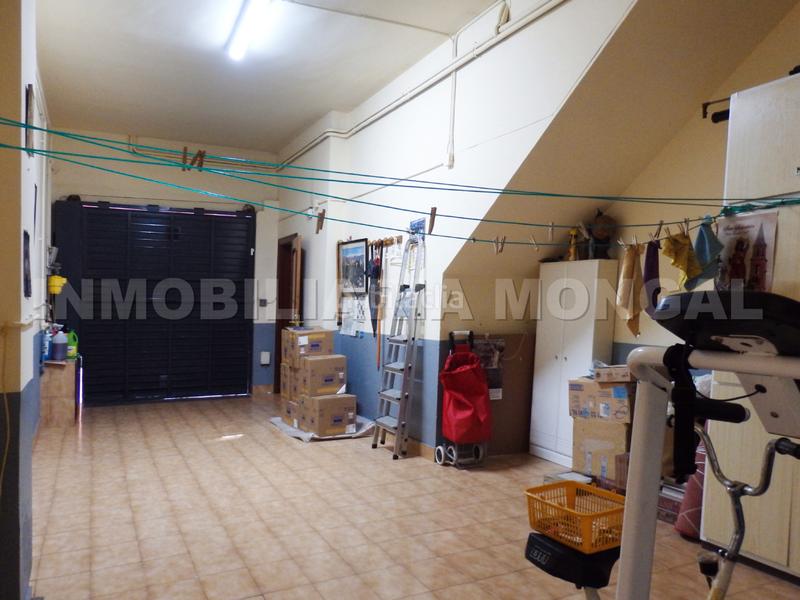 Foto f1271365-104b-4d61-be69-a0f3f43cc24f. Casa adossada amb calefacció aparcament a Marianao Sant Boi de Llobregat