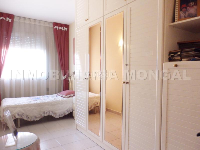 Foto fecf39b6-347d-48a1-b9e8-a17f4c62bbc0. Casa adossada amb calefacció aparcament a Marianao Sant Boi de Llobregat