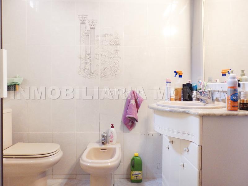 Foto 497d548f-d134-43a0-92f3-dbf9ac32f340. Casa  unifamiliar aislada, a reformar, excelentes vistas, muchas posibilidades en Sant Boi de Llobregat