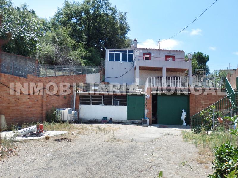 Foto 5cc1e4b3-db7e-435e-9cf9-0681e92aff1e. Casa  unifamiliar aislada, a reformar, excelentes vistas, muchas posibilidades en Sant Boi de Llobregat
