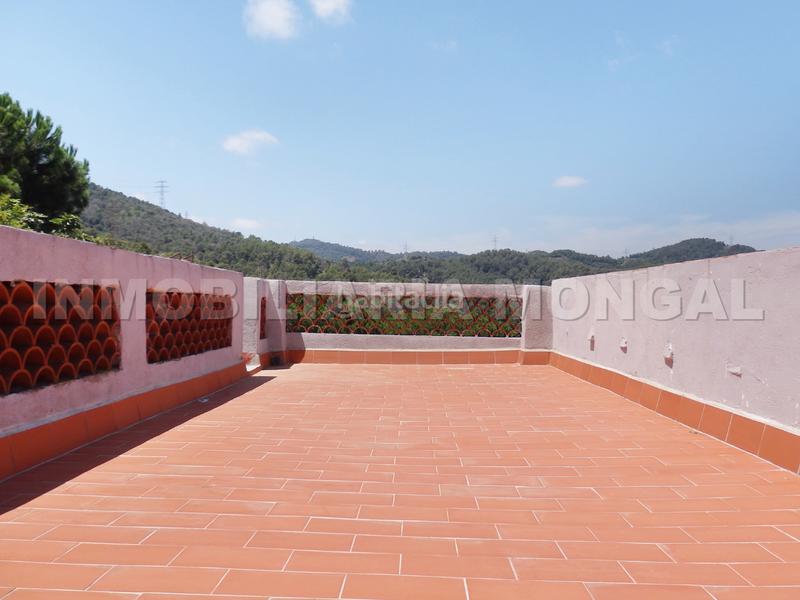 Foto 5d263fa5-fe2c-4b54-ba08-3ed92014454e. Casa  unifamiliar aislada, a reformar, excelentes vistas, muchas posibilidades en Sant Boi de Llobregat