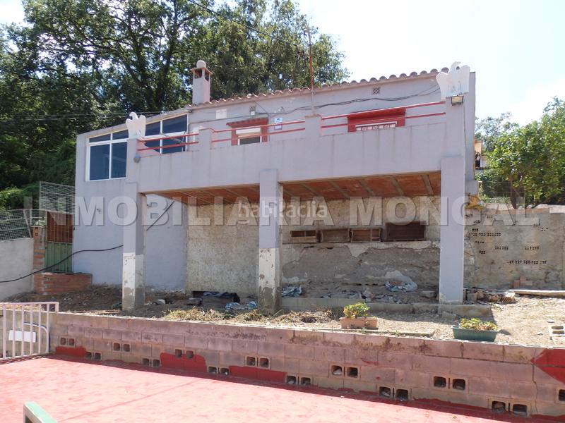 Foto e0772109-4206-4839-9ed1-9b5525a18424. Casa  unifamiliar aislada, a reformar, excelentes vistas, muchas posibilidades en Sant Boi de Llobregat