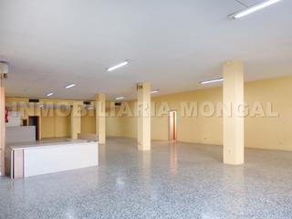 Miete Geschäftsraum in Carrer mossèn antoni solanas 72. Único local comercial de 616 m2, zona residencial con afluencia