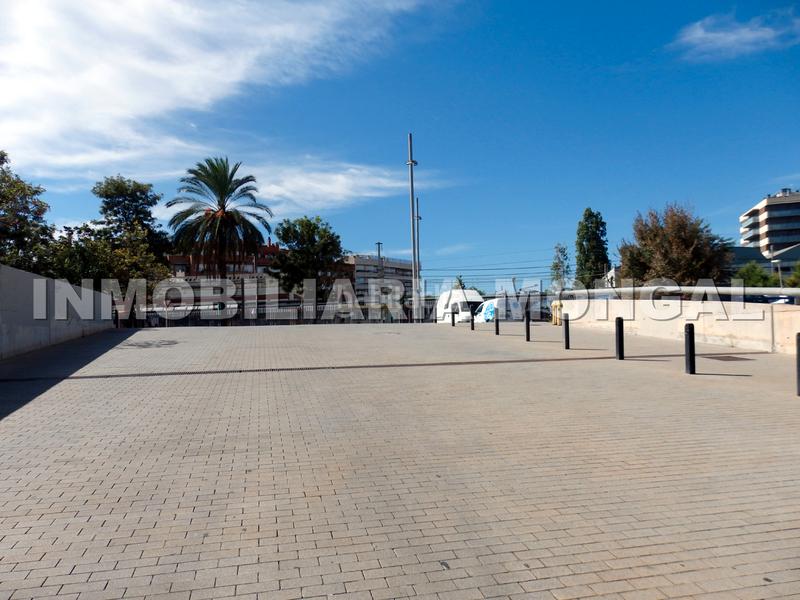 Foto 3953e3db-8742-42e4-8079-f8799447bf1b. Aparcament cotxe a carrer joan maragall 21 a Ciutat Cooperativa-Molí Nou Sant Boi de Llobregat