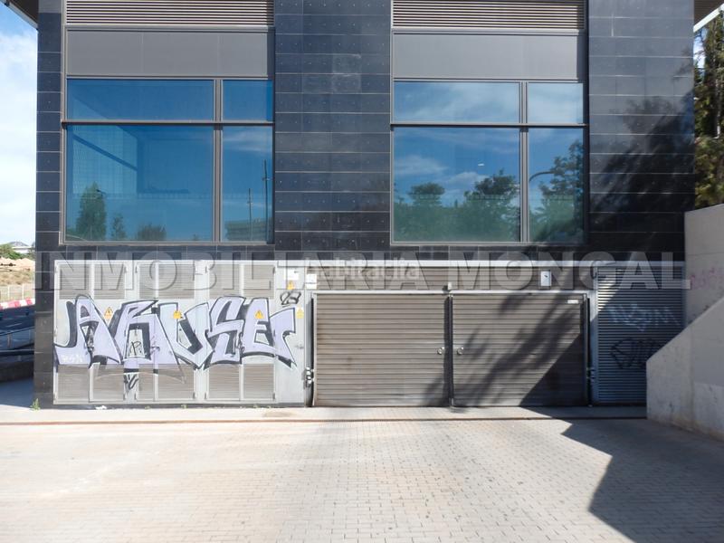 Foto d9fdd7d9-d50a-42c5-896c-f97e75762d86. Aparcament cotxe a carrer joan maragall 21 a Ciutat Cooperativa-Molí Nou Sant Boi de Llobregat