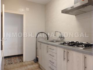Pis  Carrer del garrofer 6. Vivienda totalmente exterior, cocina y baño reformados conservad