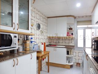 Pis a Marianao. Amplia vivienda de cuatro habitaciones, ascensor, balcón, solead
