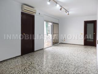 Piso  Carrer de la llibertat. Amplia vivienda de cuatro habitaciones, sin ascensor, balcón, so