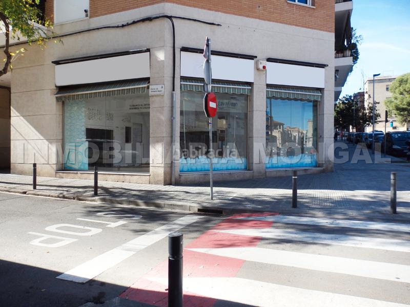 Foto 34e87e15-ac45-46b3-988b-cea43ff9ac77. Location local commercial dans Marianao Sant Boi de Llobregat