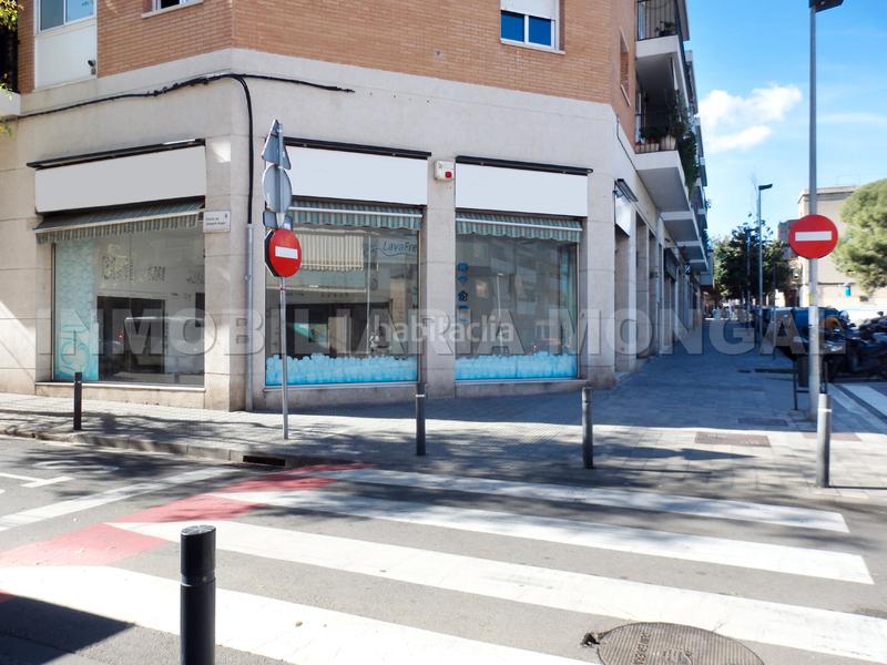Foto e65753e8-bc52-43d2-9693-d62a5f56989d. Location local commercial dans Marianao Sant Boi de Llobregat