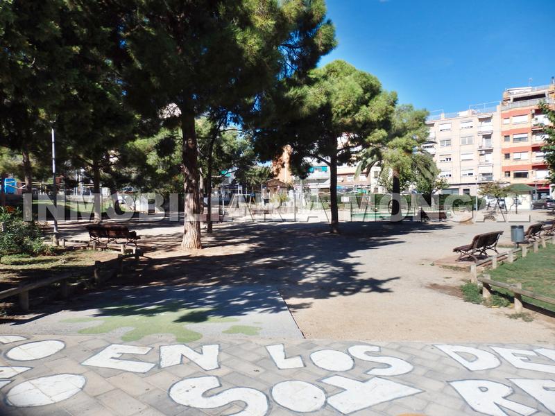 Foto f0d55822-781c-423a-bdbc-f1b0eb563e2e. Location local commercial dans Marianao Sant Boi de Llobregat