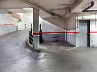 Lloguer Aparcament cotxe  Carrer de jordi rubió i balaguer. Amplia plaza de parking en alquiler o venta, para coche y moto,
