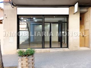 Local Comercial  Carrer d'eusebi güell. Local comercial dia´fano con salida de humos en eusebio gu¨ell –